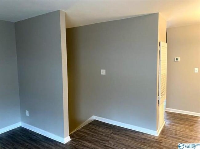 Building Photo - 2018 Hobbs Rd SE