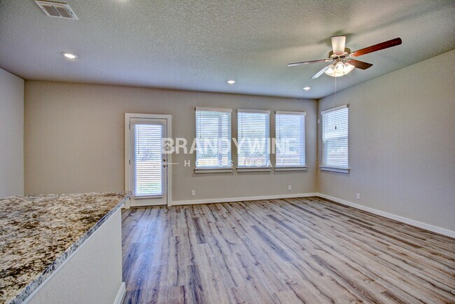 Foto del edificio - Begin the Year in Your Dream Home: Tour No...