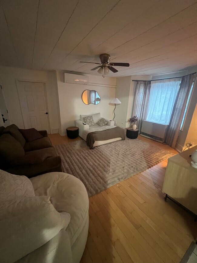 Living room - 218 Summer St