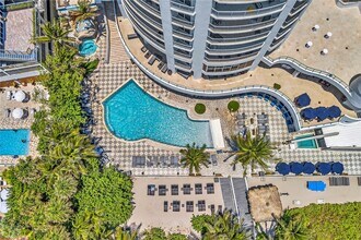 Building Photo - 17375 Collins Ave