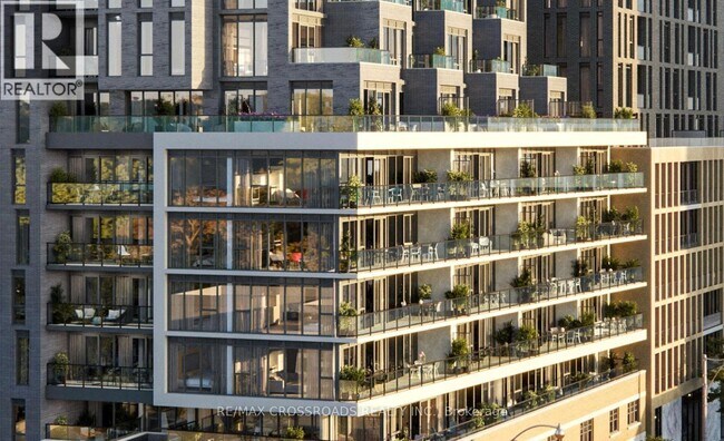 Photo du bâtiment - 8 Manor Rd W