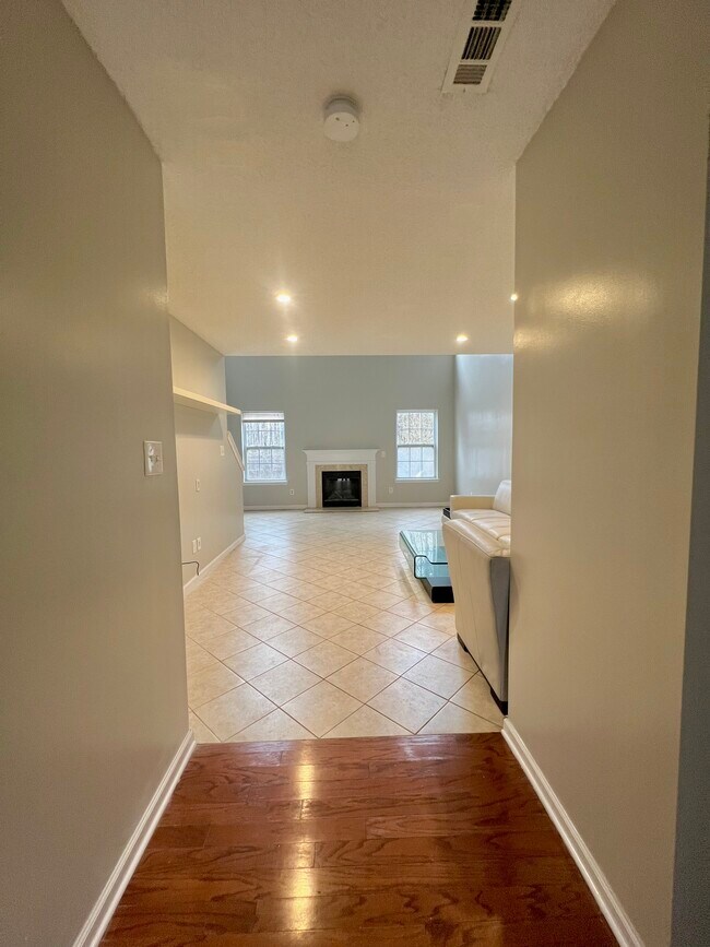 Building Photo - 7624 Aragorn Ln