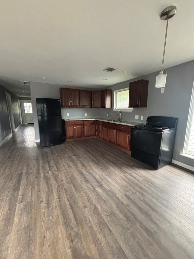 Building Photo - 1208 Pine St