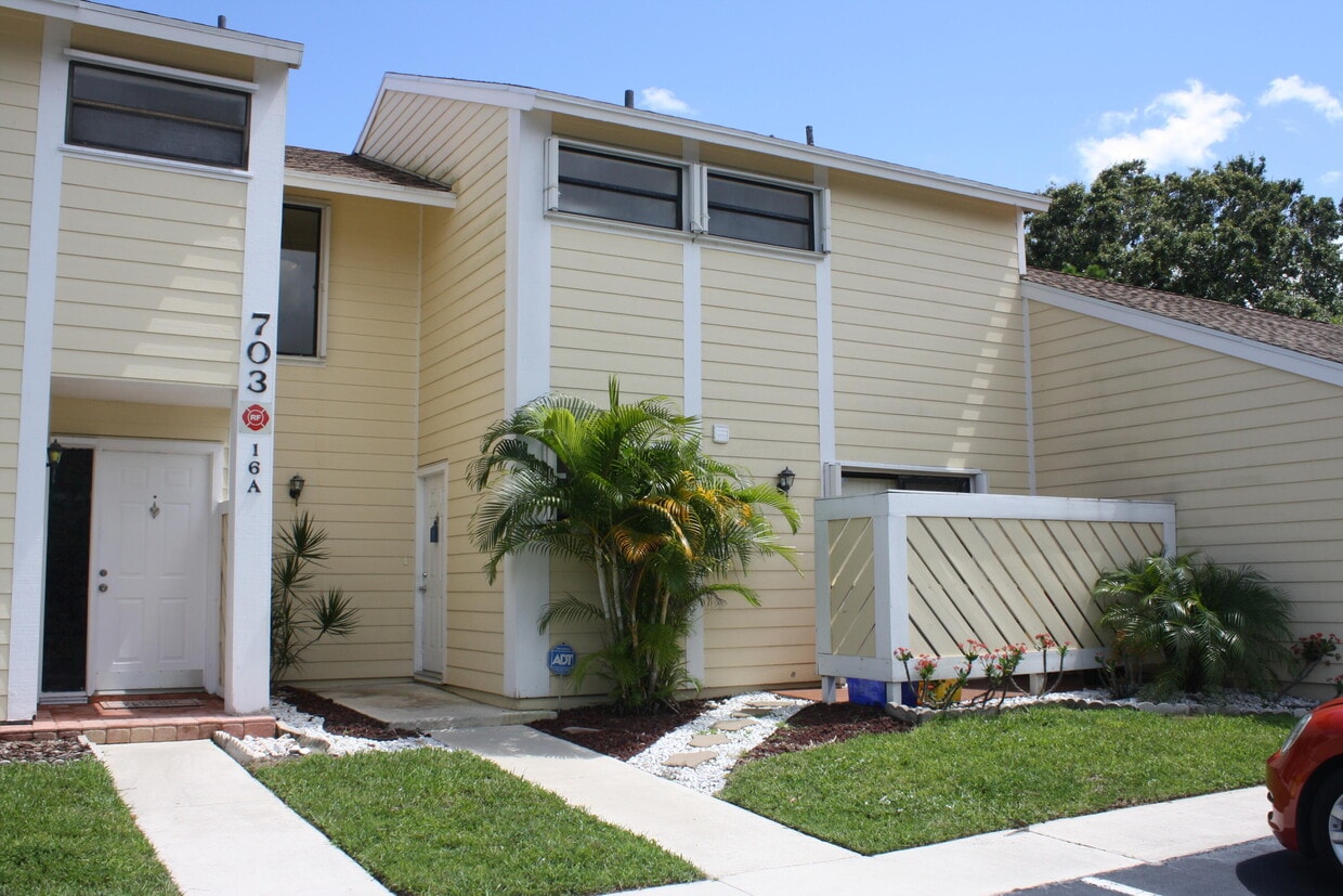 Foto principal - 703 Stonewood Ct