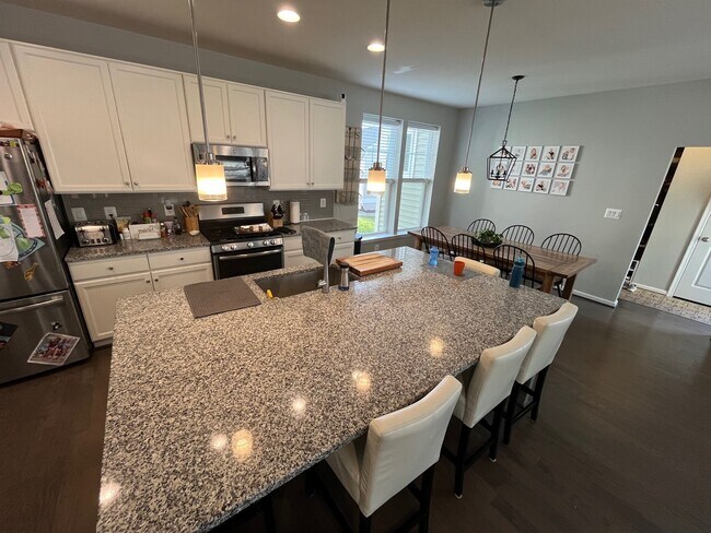 Foto del edificio - 277 Pear Blossom Rd