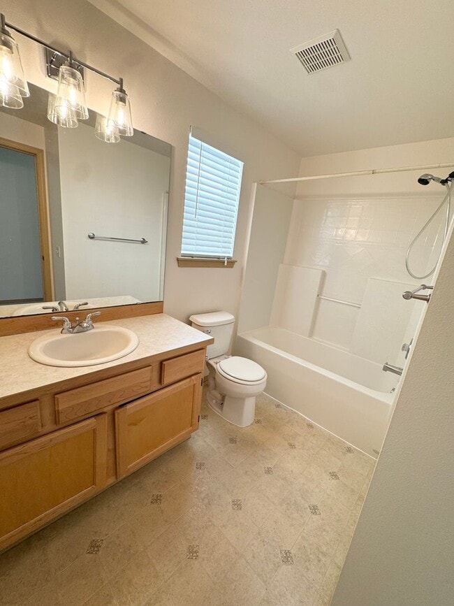 Foto del edificio - Spacious four bedroom 2 1/2 bath in the Pa...