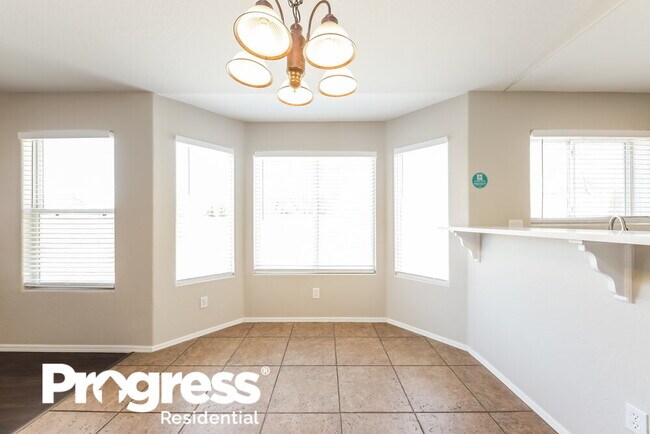 Foto del edificio - 15405 W Mercer Ln