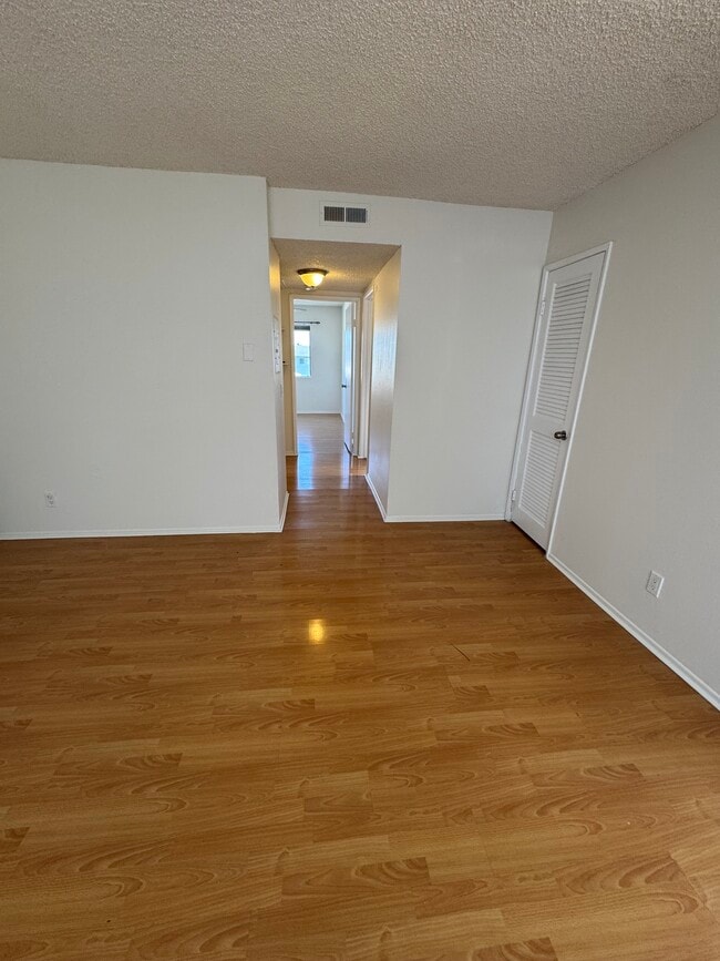 Building Photo - 1759 N Mariposa Ave