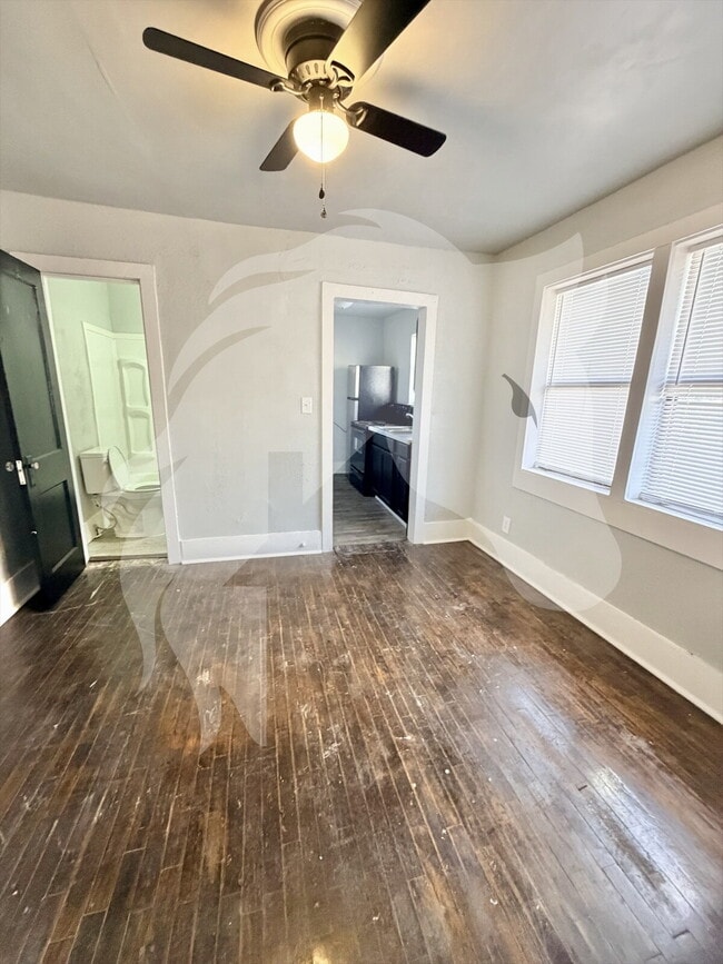 Building Photo - 334 S Pine St