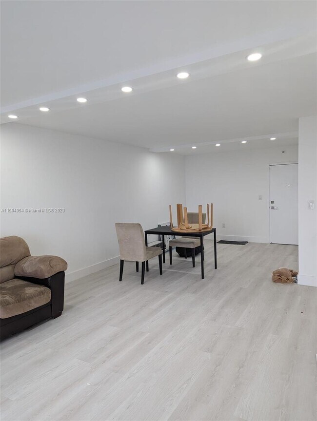 Foto del edificio - 2801 NE 183rd St