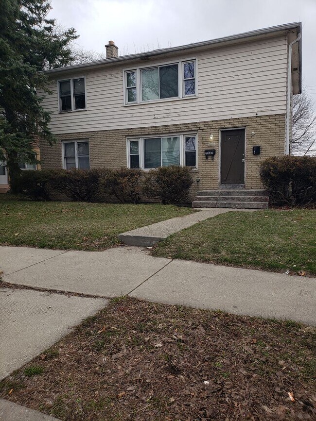 Building Photo - 7940 W Hampton Ave