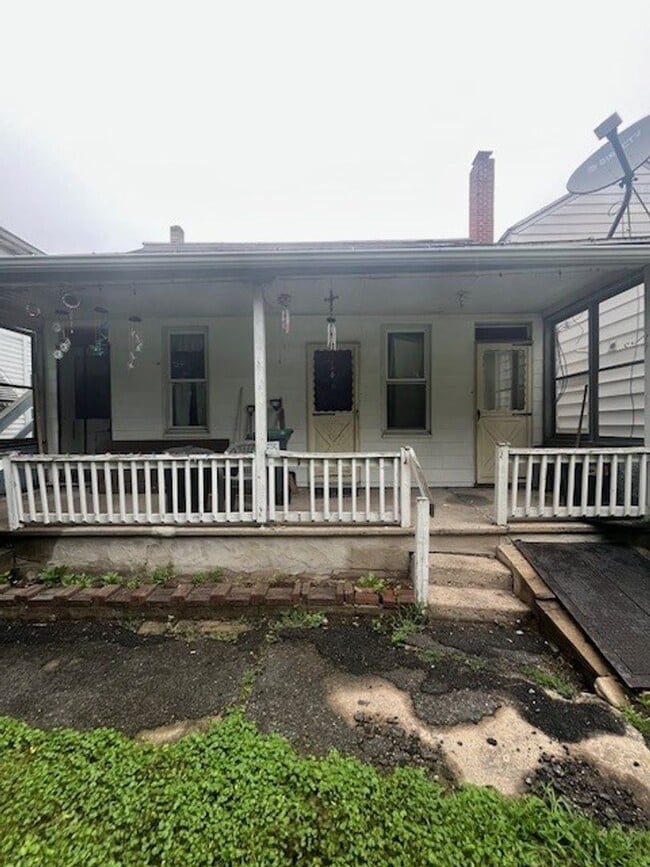 Building Photo - 254 Cedar St