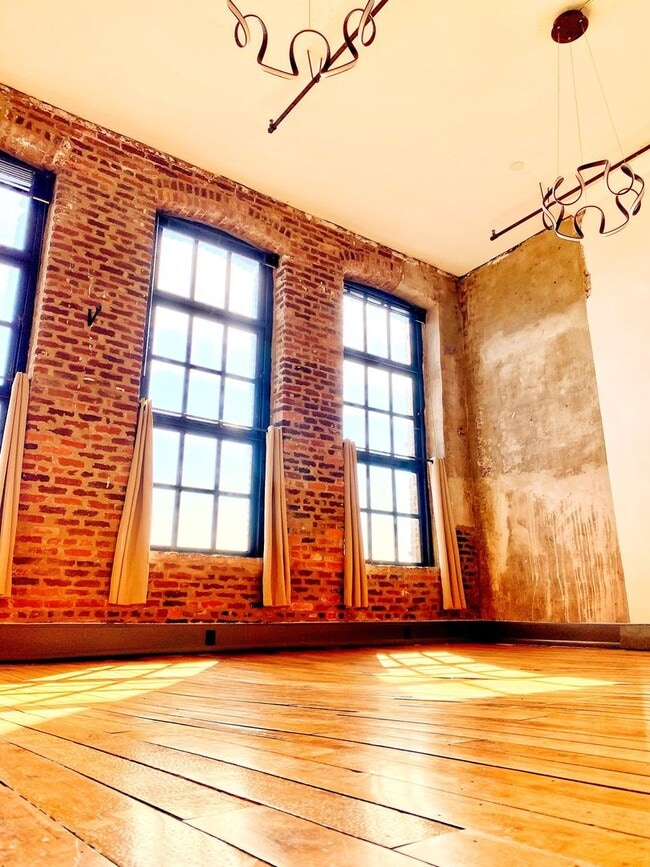 Building Photo - Knoxville 37902 - 2 bedroom, 1 bath Downto...