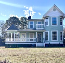 Building Photo - 1333 Holliday Dr