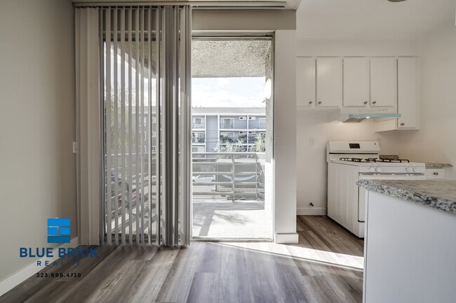Building Photo - 8430 Cedros Ave