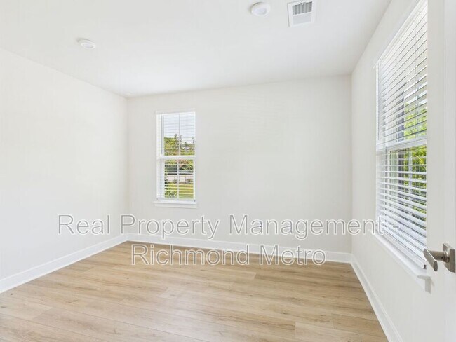 Building Photo - 9600 Laurel Ridge Ct