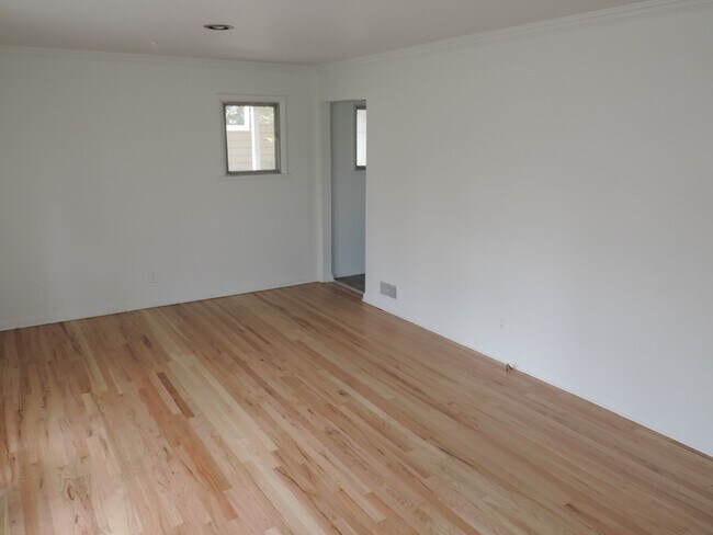 Photo - Brookridge Heights 2 Bedroom, 1 Bath Home ...