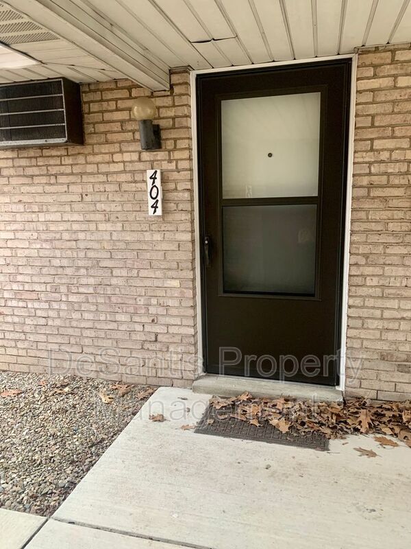 Primary Photo - 404 Lunar Ln