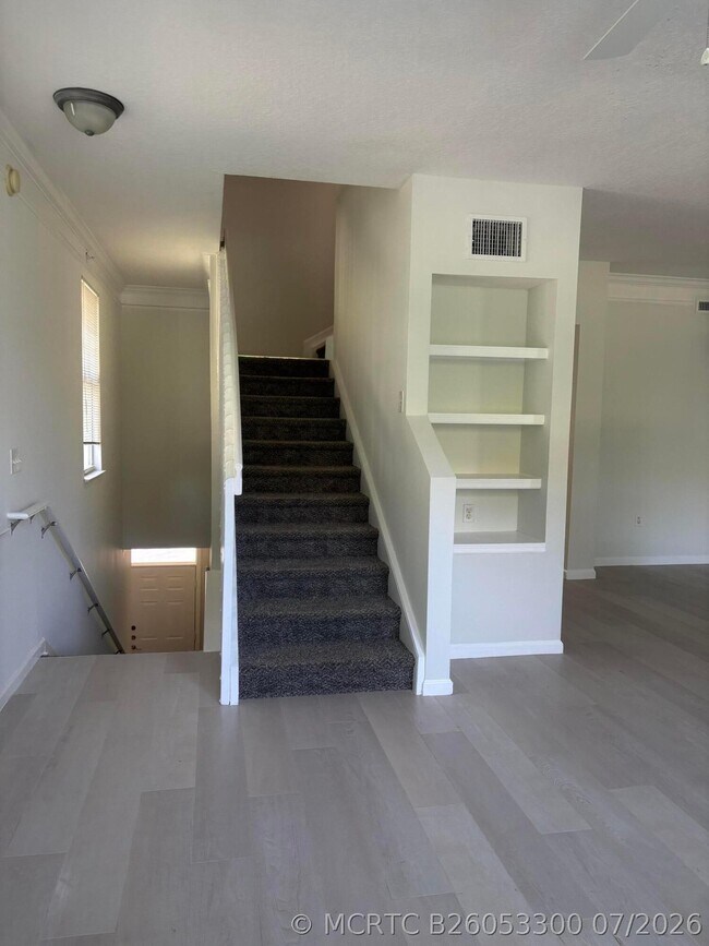 Foto del edificio - 2050 Alta Meadows Ln