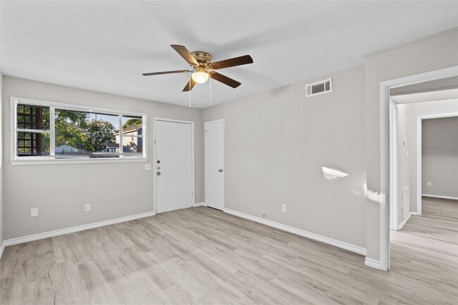 Building Photo - 2729 Main St