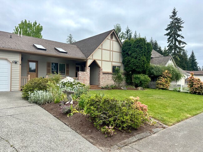 Foto del edificio - In town Poulsbo rambler now available