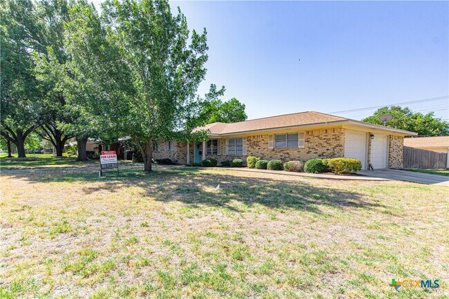Building Photo - 2717 W Avenue Z