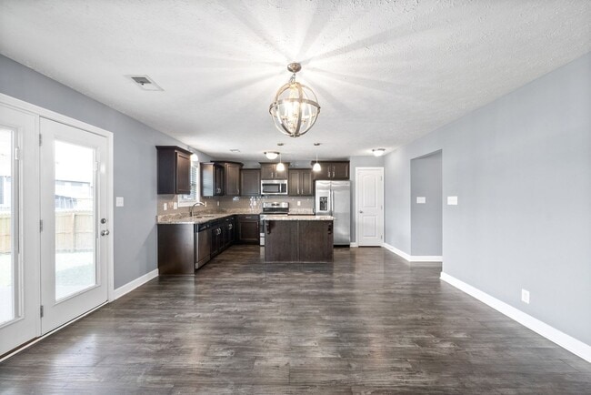 Building Photo - 3755 Windmill Dr