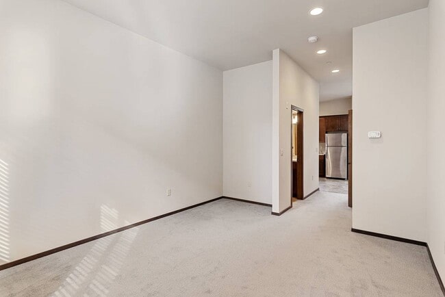 Building Photo - 186 Madrona Way NE