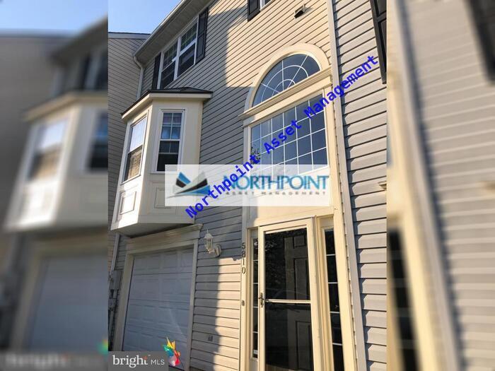 Foto principal - Nice, Sunny & Bright 3 Bedroom 2 full Bath...