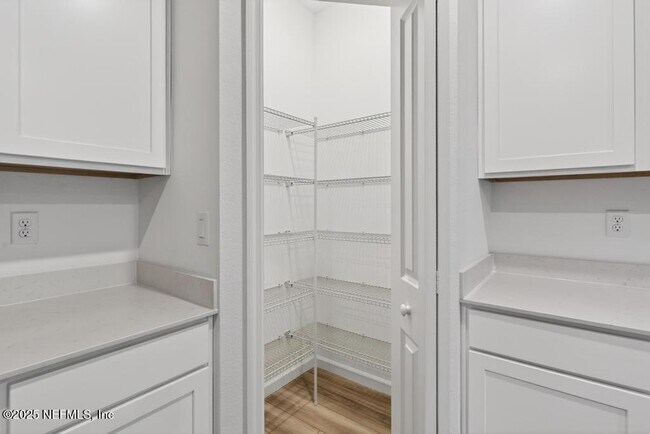 Foto del edificio - 6936 Golden Monarch Ave