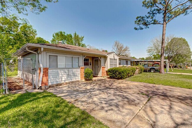 Building Photo - 4307 Holloway Dr