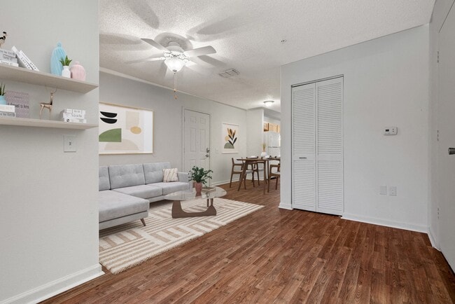 Building Photo - Regency Palms Apartments