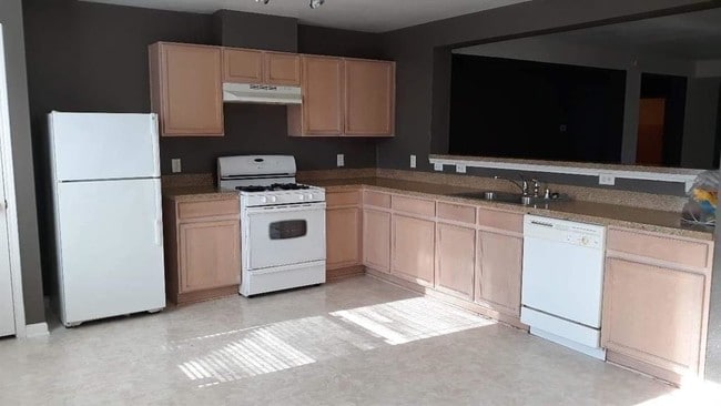 Building Photo - 11631 Garden View Dr