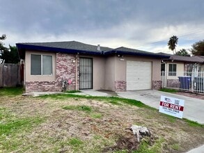 Building Photo - 4122 N Cornelia Ave
