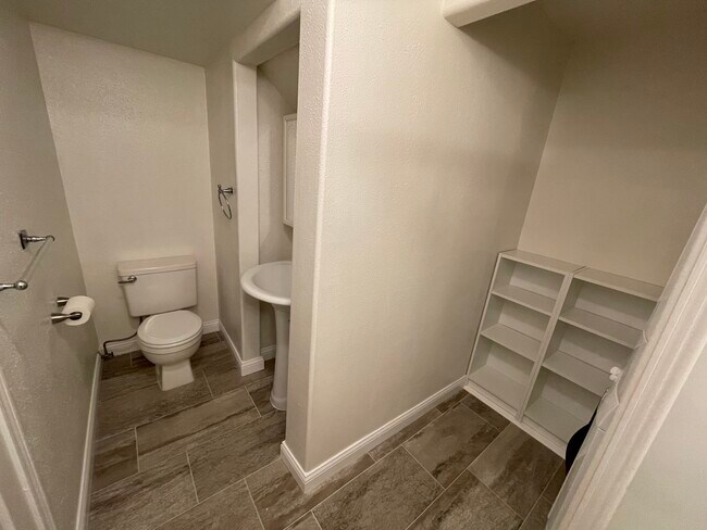 downstairs bathroom - 4368 Imperial Dr