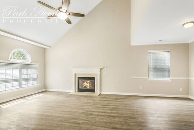 Building Photo - 2831 Bombay Dr