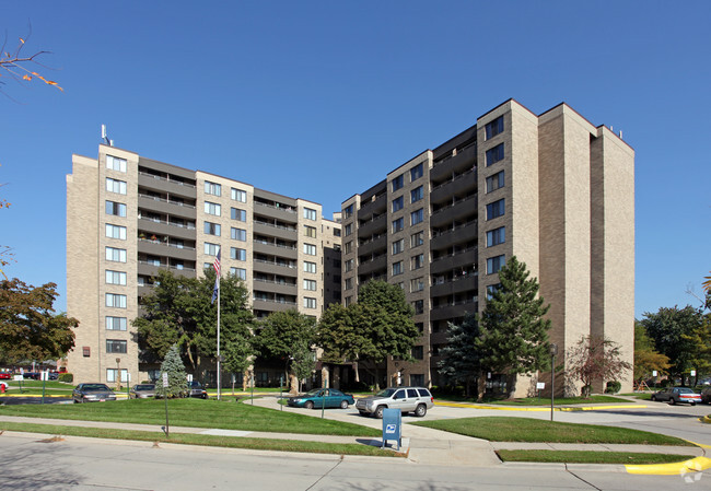 Building Photo - Garden City Tower