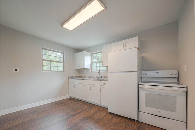Foto del edificio - 5802 Crane St