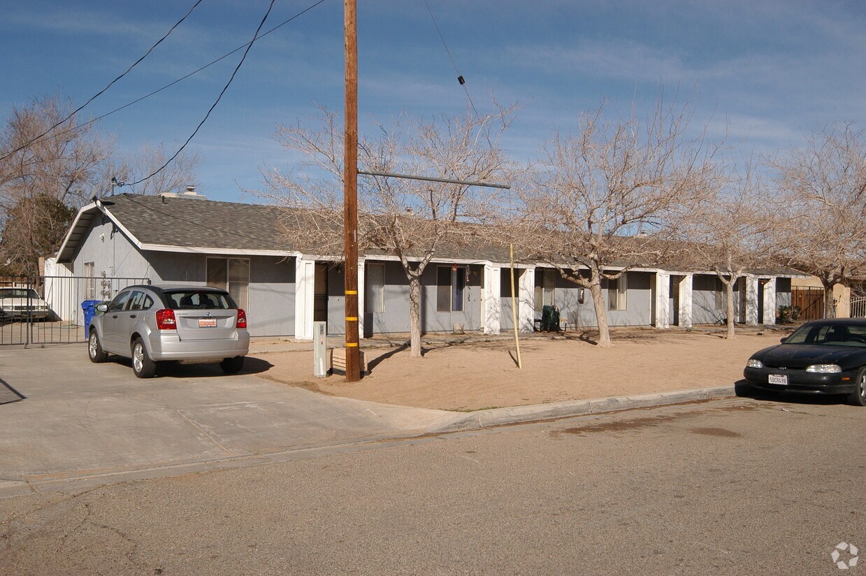 Foto del edificio - 18506 Larkspur Rd