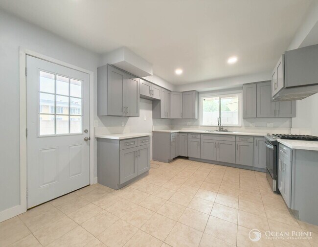Building Photo - Newly Renovated Home for Rent in Thousand ...