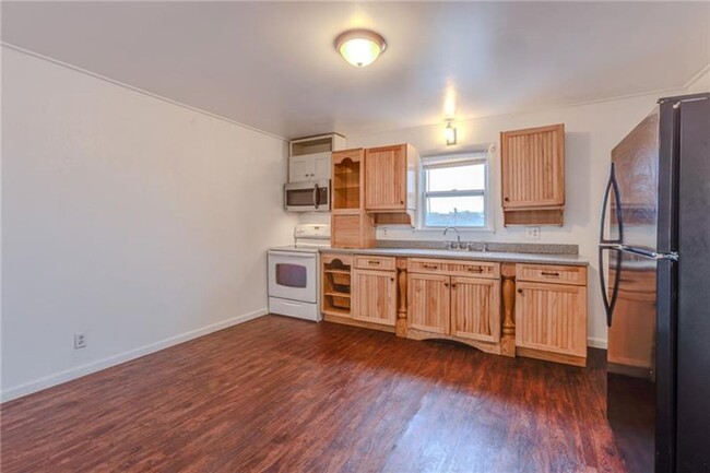 Building Photo - Available NOW 2 Bedroom and 3 Bedroom in T...
