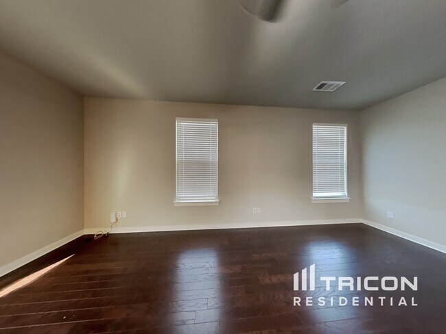 Foto del edificio - 4941 Kingdom Dr