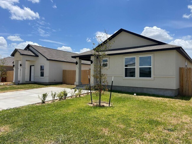 Building Photo - 1525 Estudiantes Dr