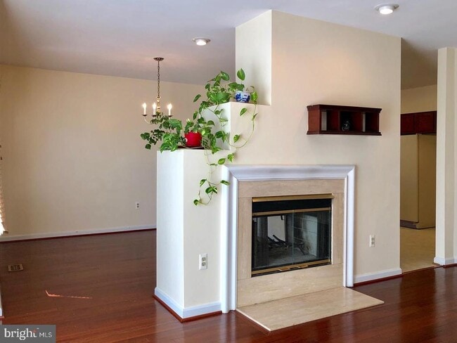 Building Photo - 14415 Fallscliff Ln