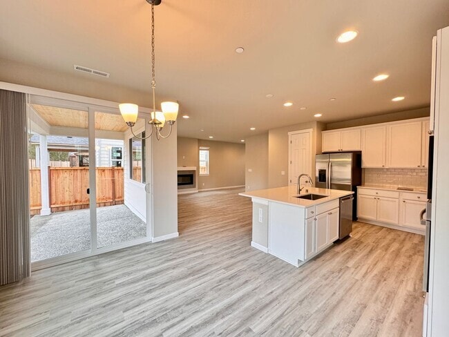 Foto del edificio - 7467 87th Dr NE