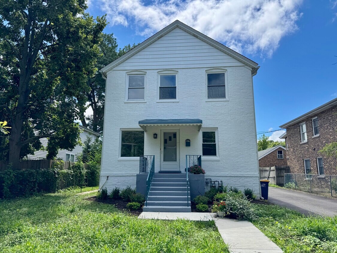 Foto principal - 844 Deerfield Rd