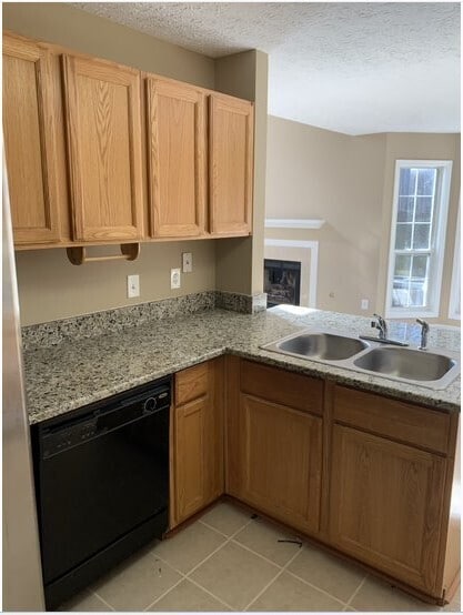 Building Photo - AVAILABLE FOR JUNE 1ST MOVE IN!