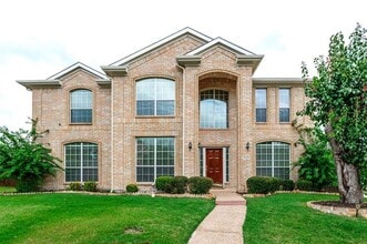 Building Photo - 1029 Delaware Dr