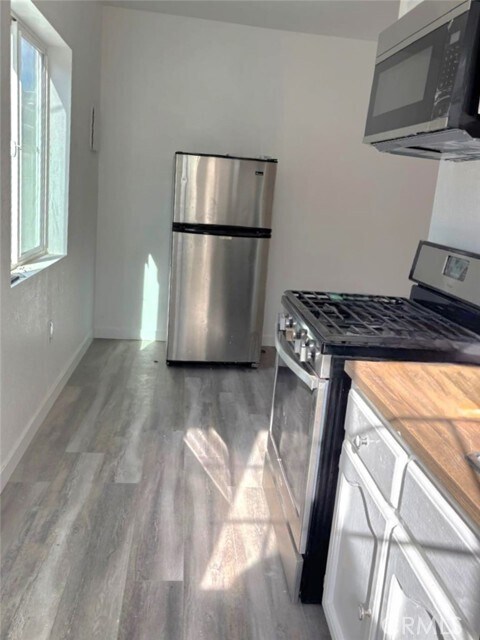 Foto del edificio - 8854 Dorrington Ave
