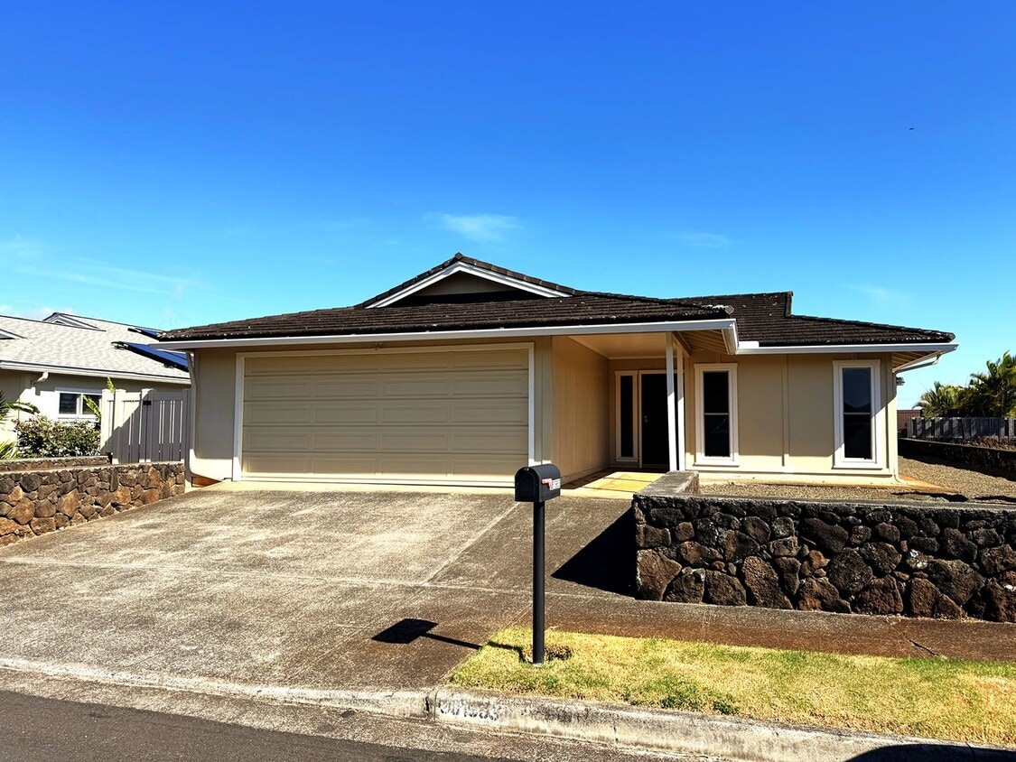 Primary Photo - Newtown - Renovated 3 bedroom, 2 bath sing...